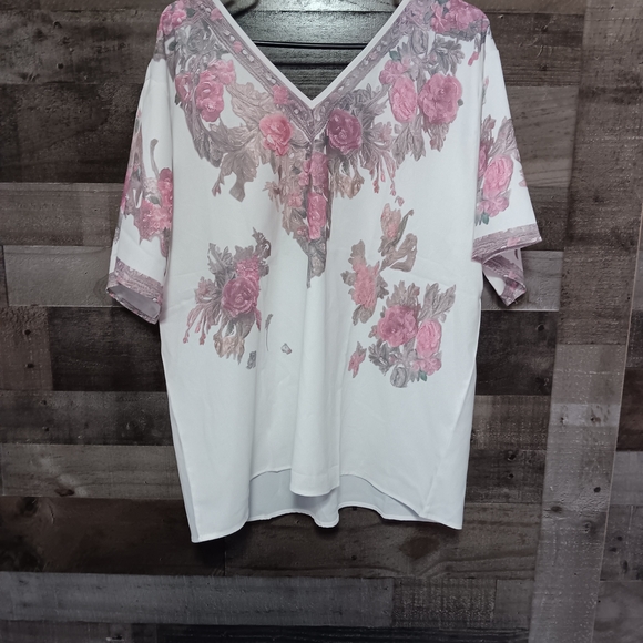 Floral Print V-Neck Women's Top - Picture 4 of 4